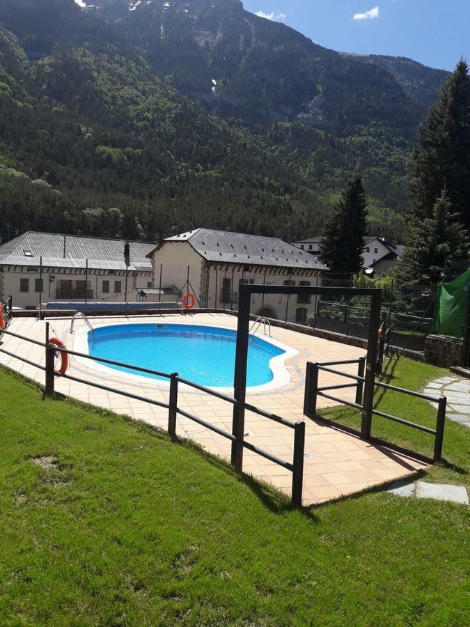Aranones Apartment Canfranc Exterior photo